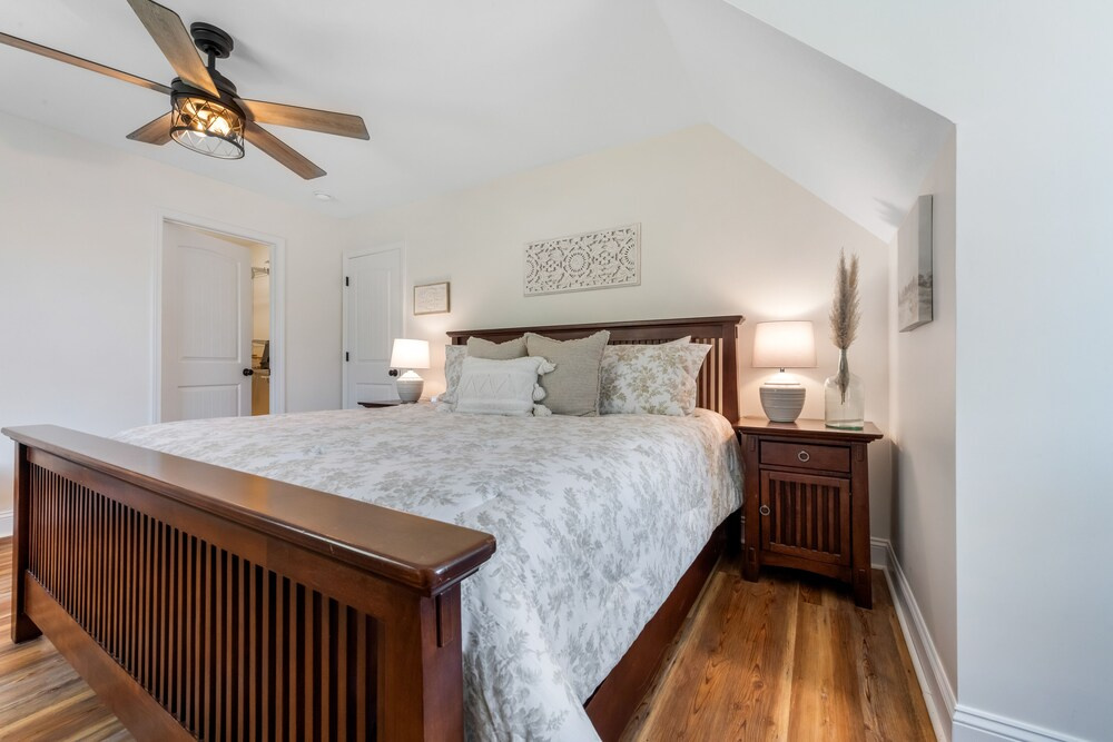 Charming Murphy House With Deck & River Views!