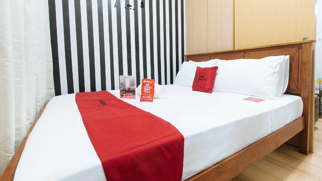 RedDoorz Premium @ SMDC Fairview 2
