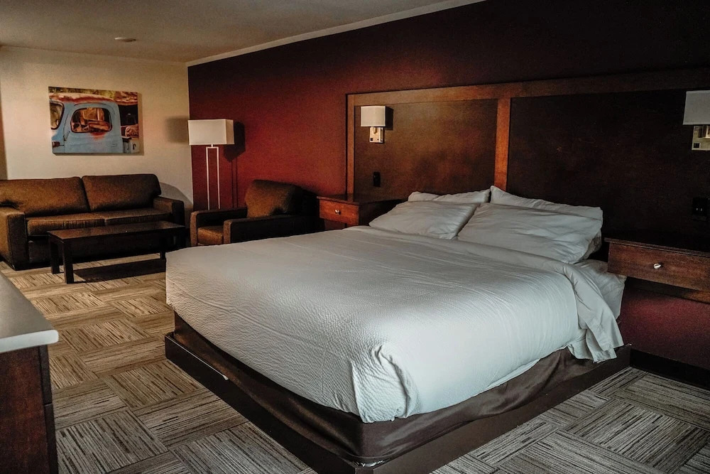 Homestead Inn & Suites