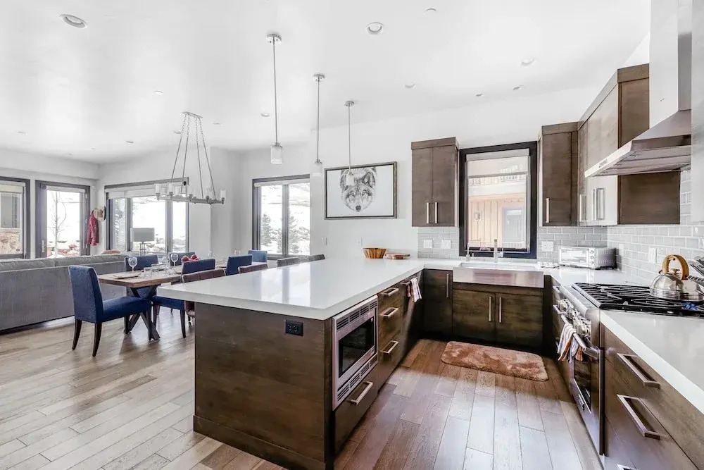 White Wolf by Avantstay Stunning Unit in Ideal Park City Location w/ Communal Pool & Hot Tub