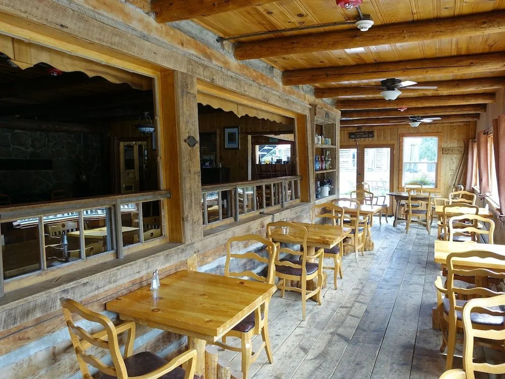 Stay Twin Lakes Cottage