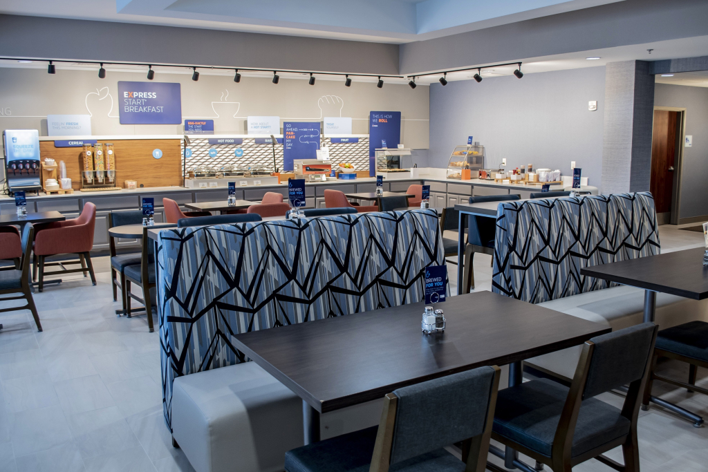 Holiday Inn Express & Suites - Mason City by IHG