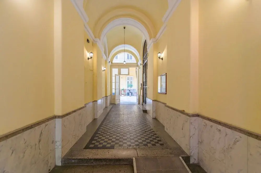 Music Academy Suite Café Vian Apartman Kft