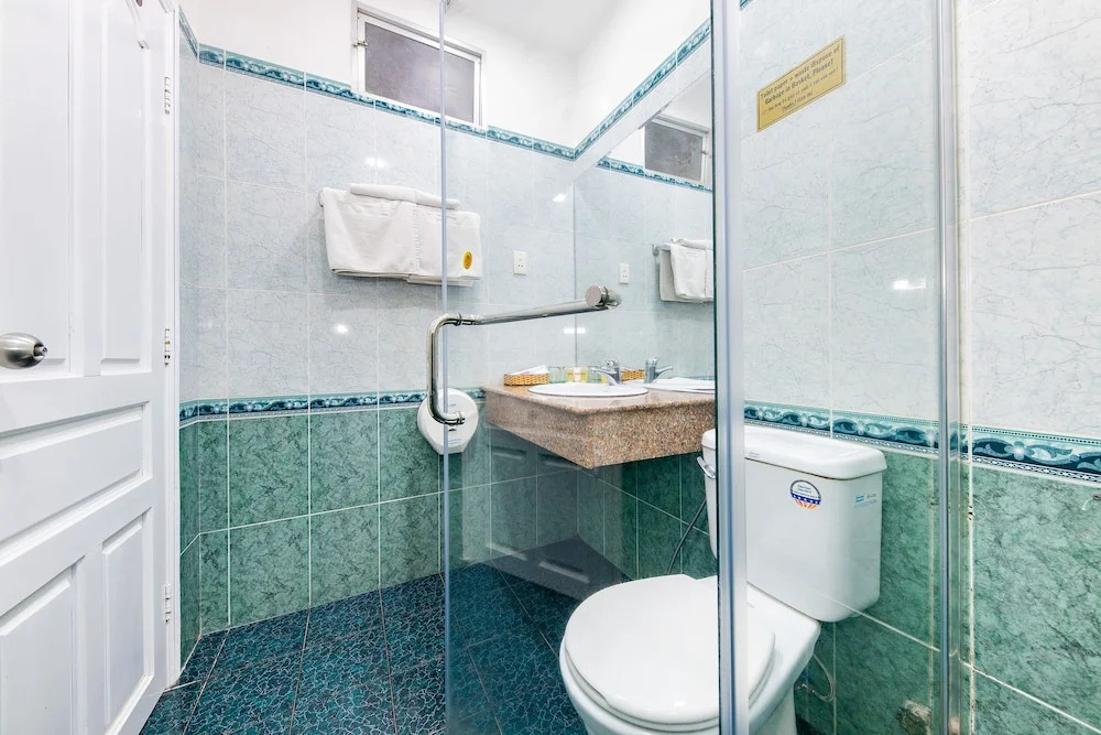Homey Hotel by OYO Rooms
