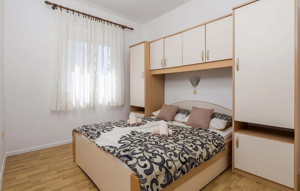 Stunning Apartment in Lopar With Wifi and 2 Bedrooms