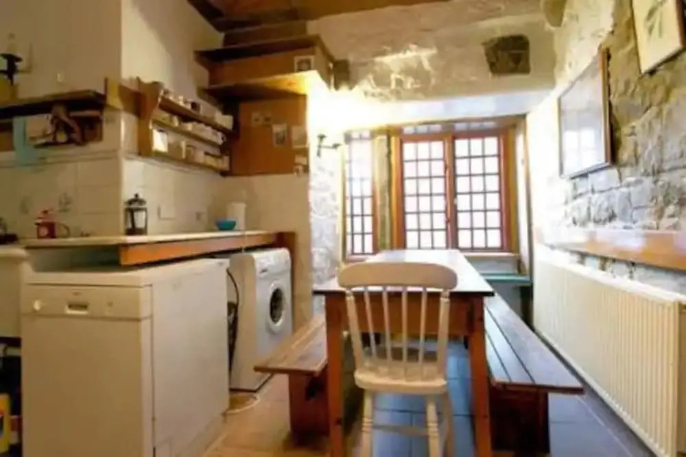 The Tower at Plane Castle-sleeps 4-pets Ok-parking
