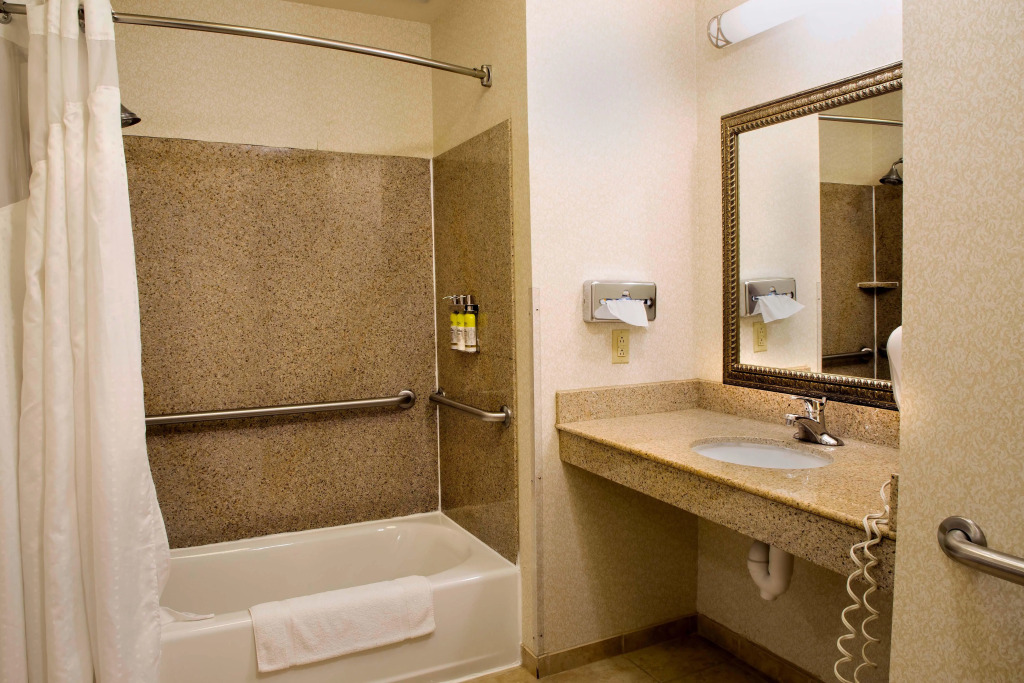 Holiday Inn Express Hotel & Suites Center by IHG