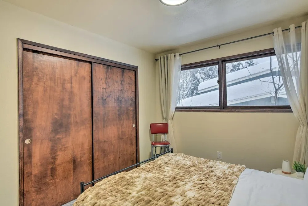 Pet Friendly West Anchorage Home Near Airport by RedAwning