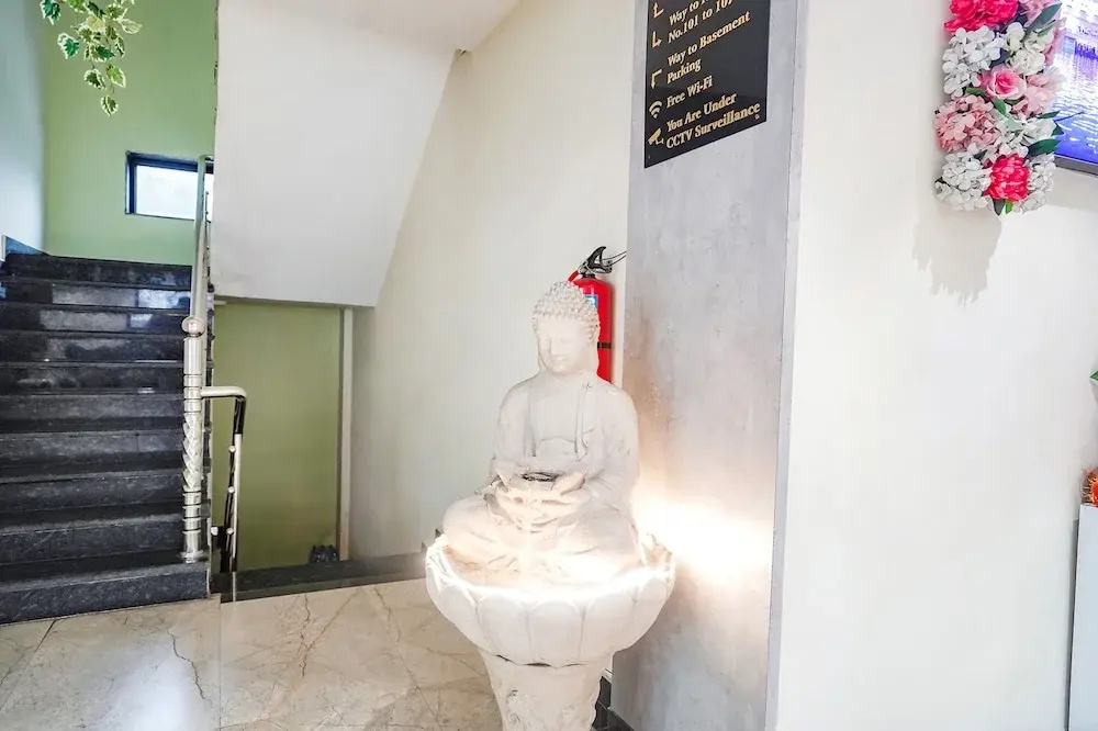 FabHotel Park Mahindra