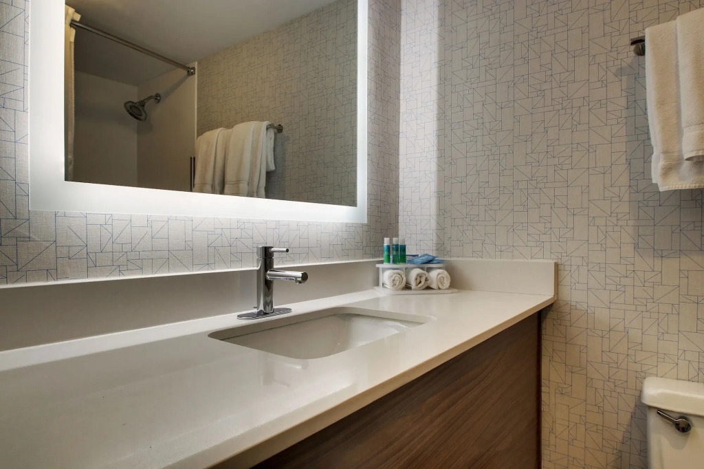 Holiday Inn Express & Suites Wapakoneta by IHG