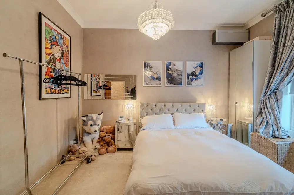 Warm & Welcoming London Escape With Home Touches