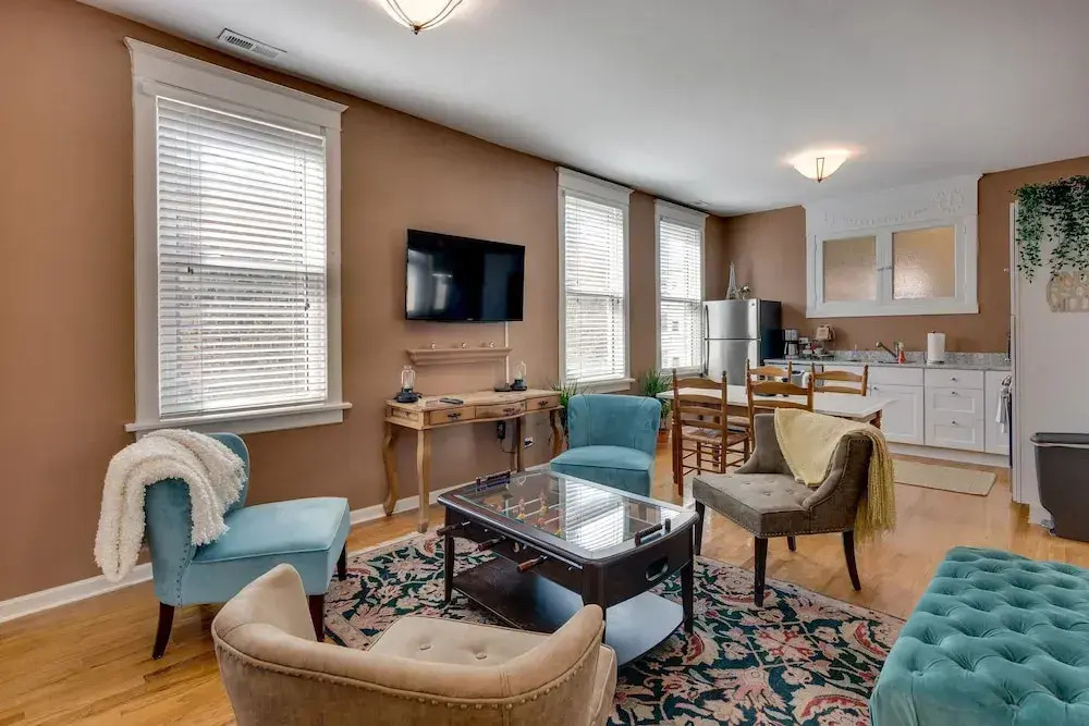 Warm & Comforting 4BR 2BA in Andersonville by AllSet Turnover