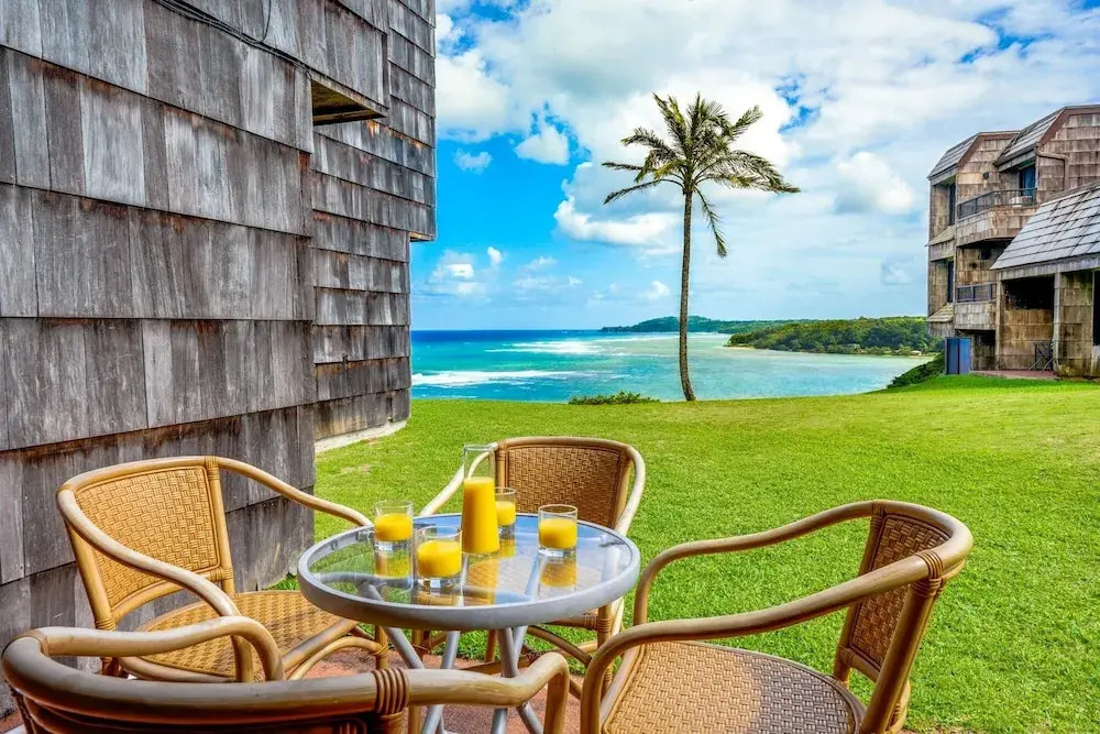 Kahakai Cliffside 2 Bedroom Condo by RedAwning