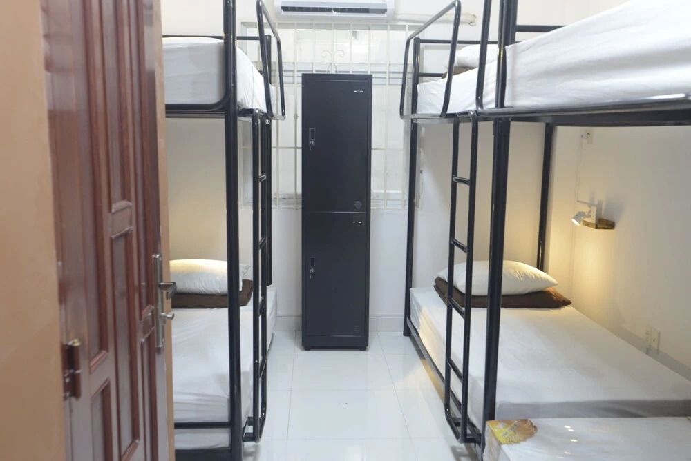 6feet Hostel