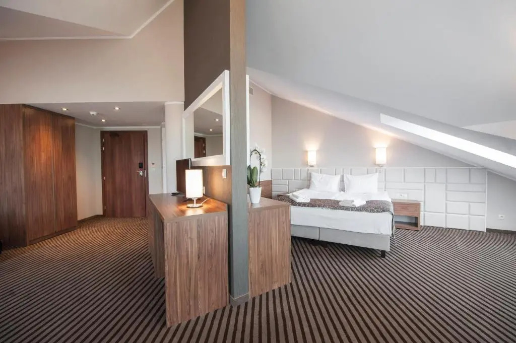 Hotel White
