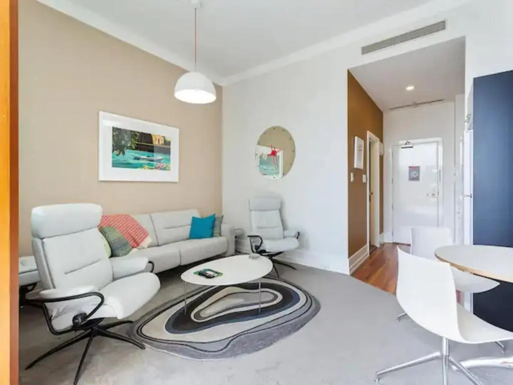 Lovely Bright Apt w/ Pool and Gym by Zodiak Stays