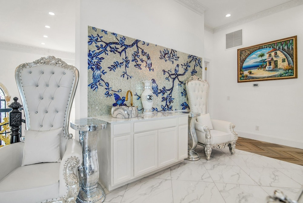 Sea Palace 5 Bedroom Home
