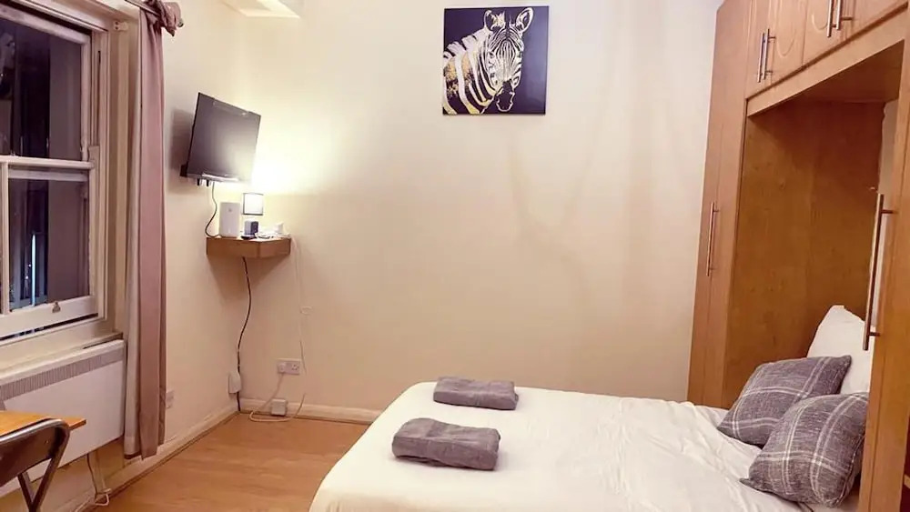 London Chelsea, Big 2 People Studio Apartment
