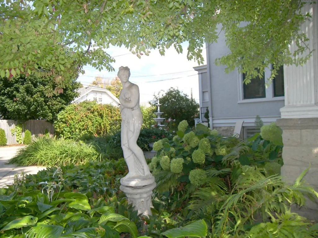 Alexander Mansion Bed and Breakfast