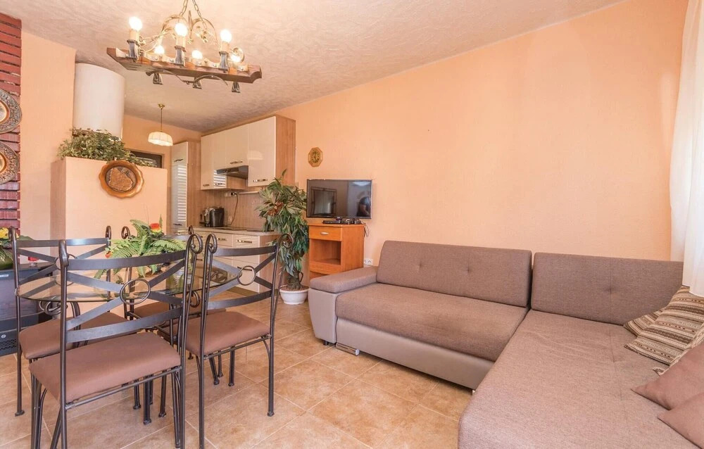 Awesome Home in Vrsi With 2 Bedrooms and Wifi