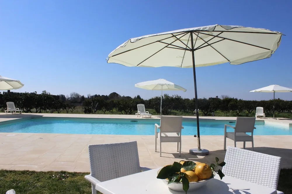 B b With Swimming Pool Tenuta Agrumi del Salento Triple Deluxe Citrus Attic