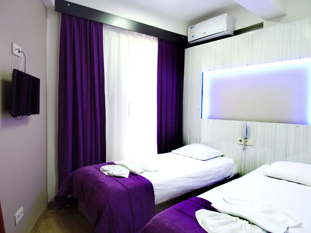 Arya Hotel