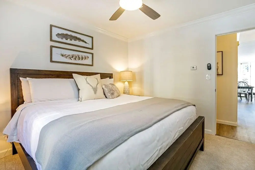 Vail Village 2BR Condo Walk to Gondola and Dining