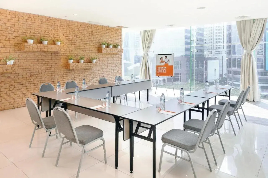 HARRIS Suites fx Sudirman