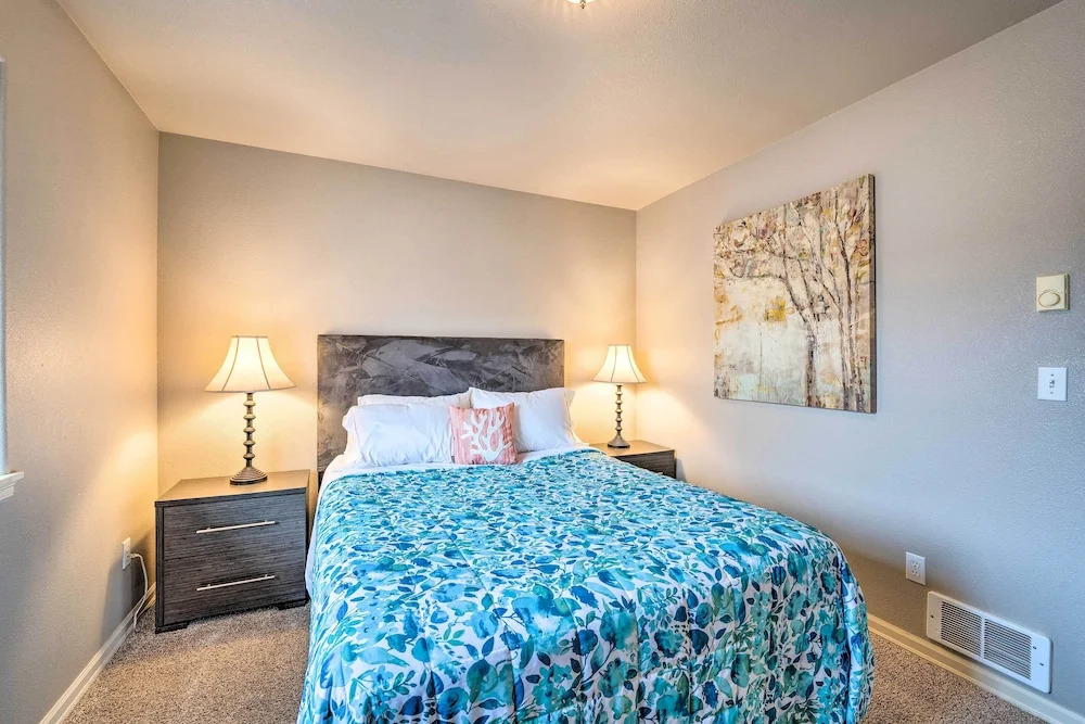 Anacortes Condo ~ 1 Mi to Marina & Fidalgo Bay!