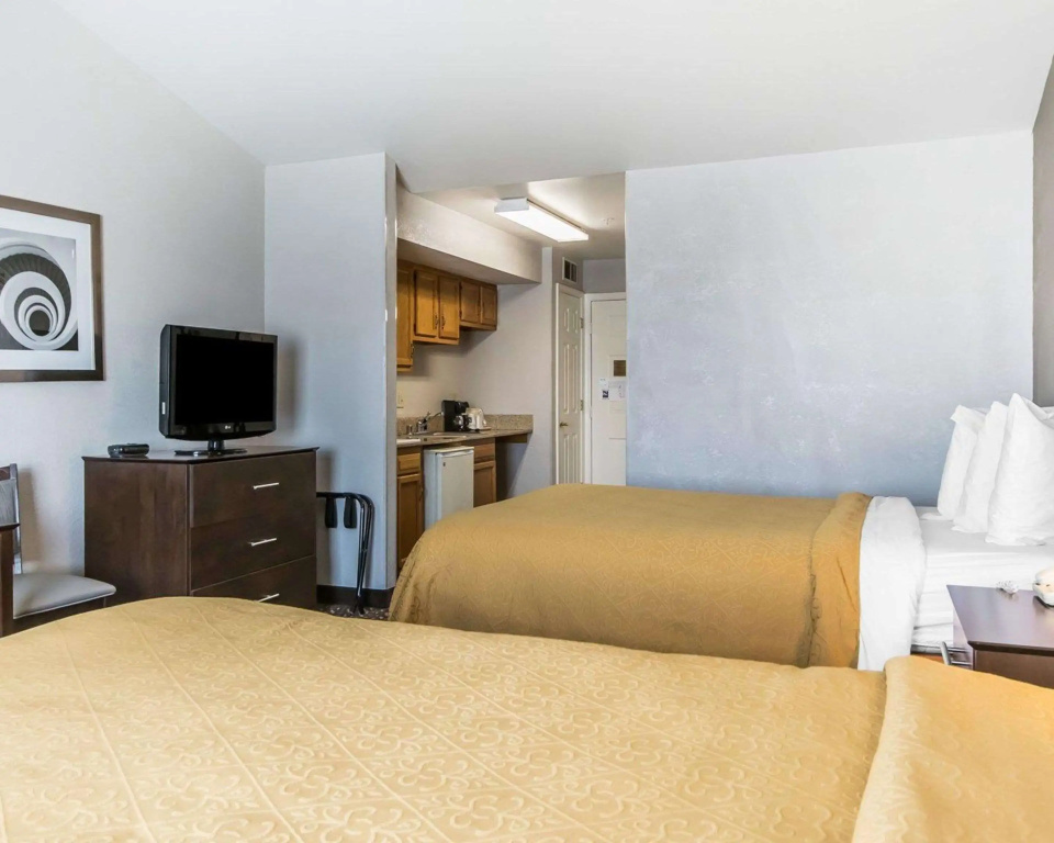 Quality Inn & Suites University-Airport