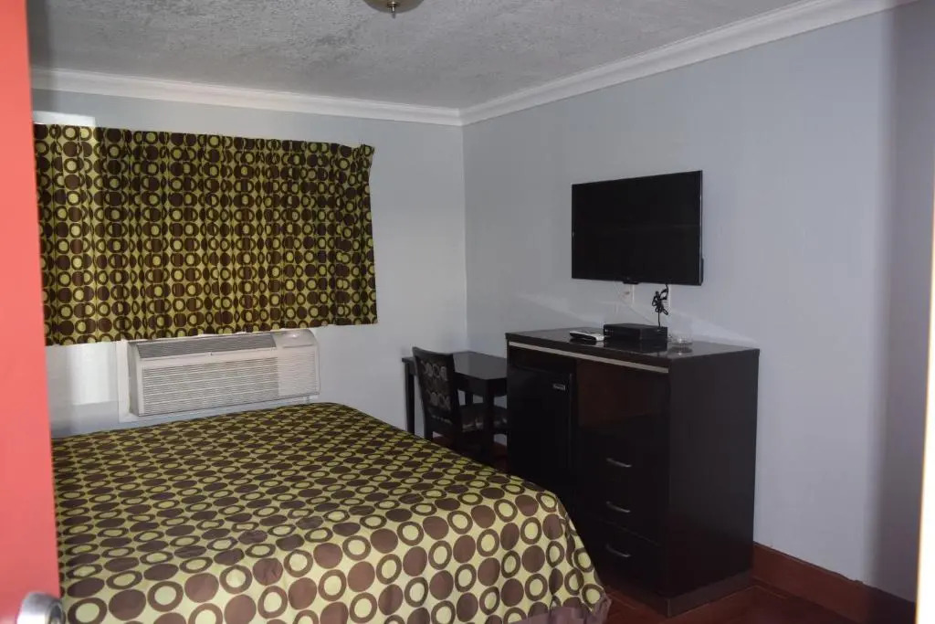 Top Hat Motel