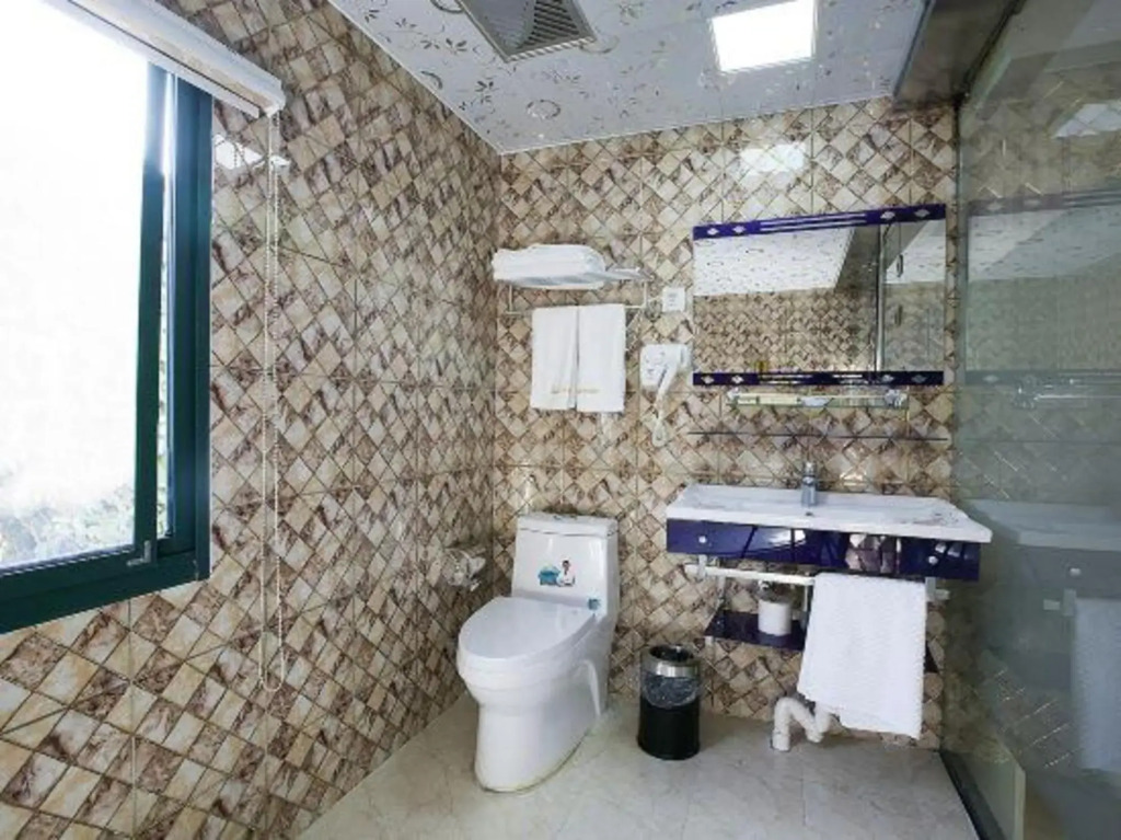 Shanghai OYO Zhixiang Hotels
