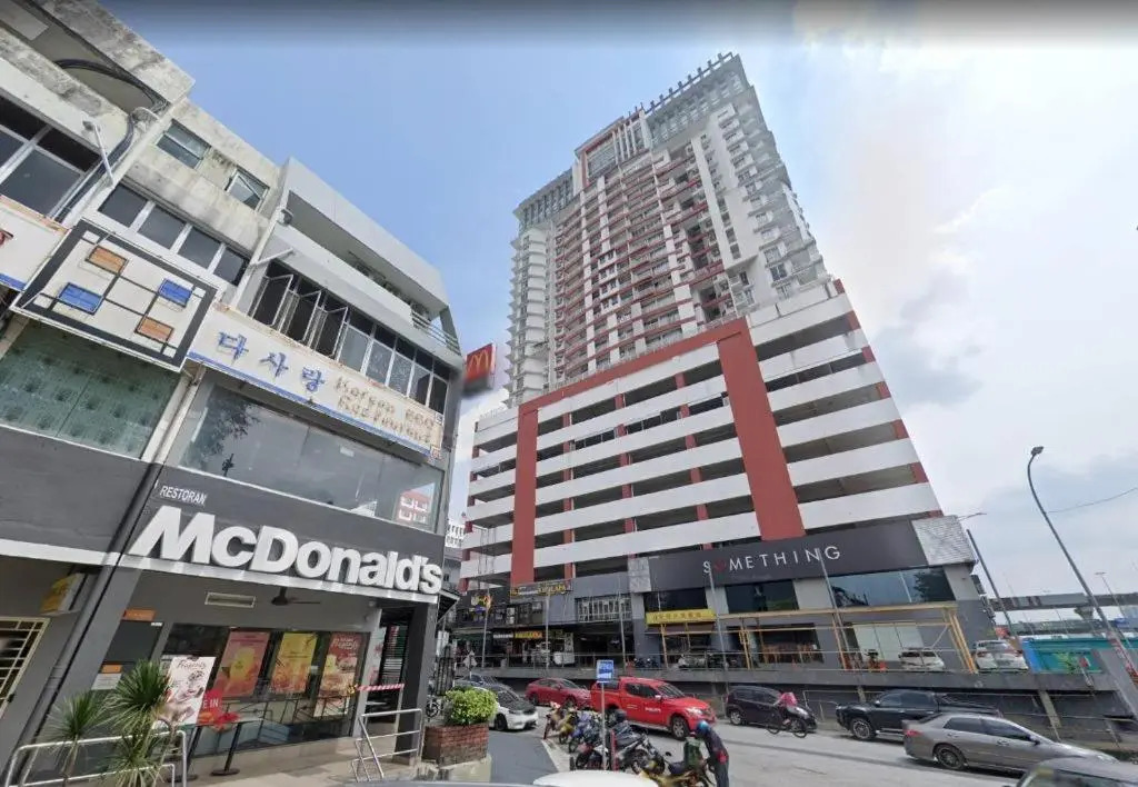 Bed & Pillow Subang Jaya by HomeBrickz