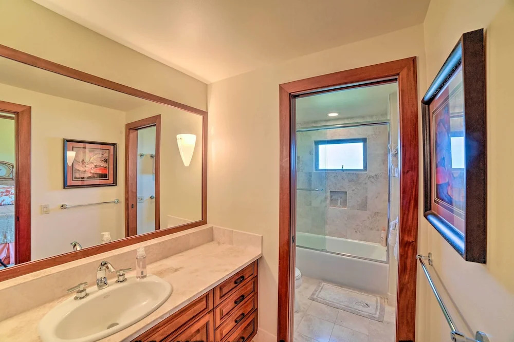 Tropical Paradise Resort Villa: 1 Mile to Beach
