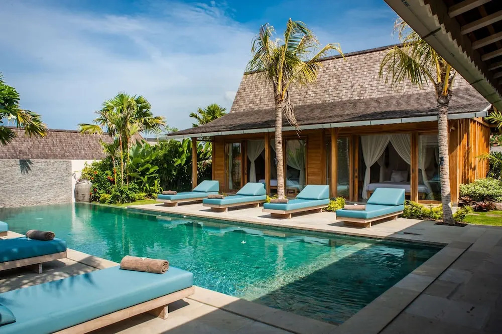 Luxury 4 Bedroom Villa With Private Pool, Bali Villa 2006