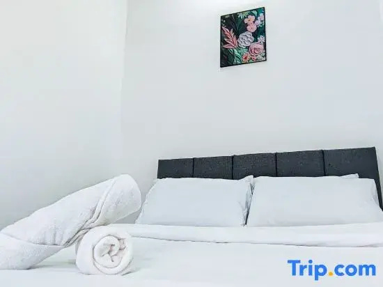 Peaceful Luxury at Tresor Klang by HCK