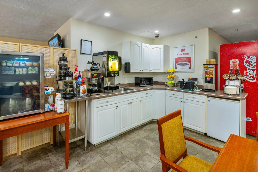 Econo Lodge Inn & Suites High Level