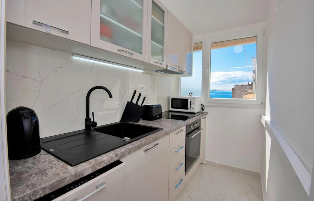 Beautiful Apartment in Makarska With Wifi and 2 Bedrooms