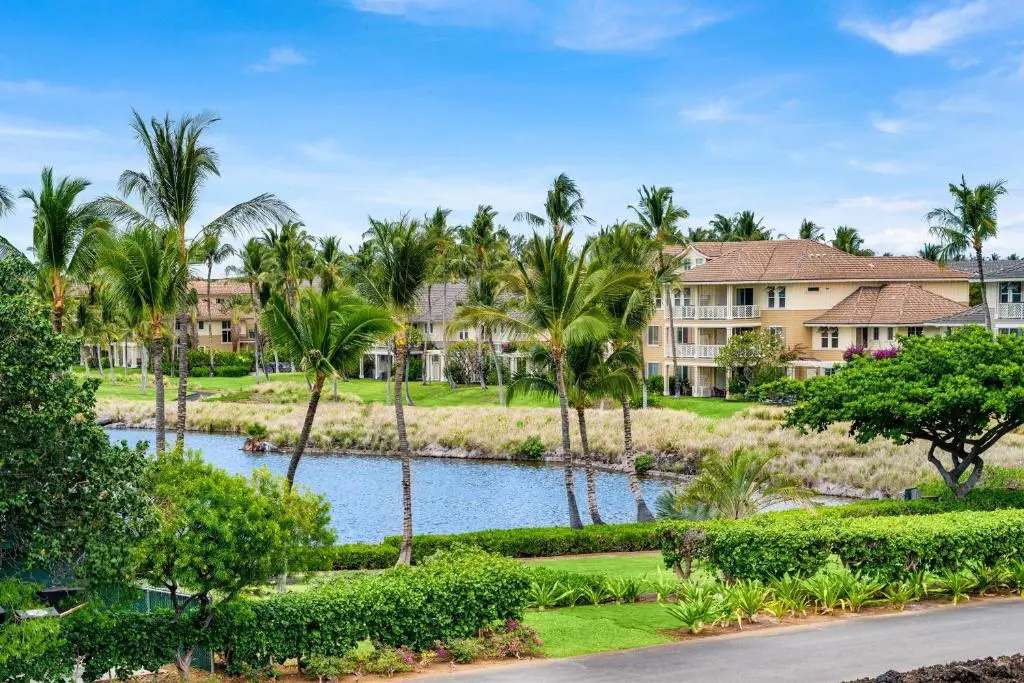 Waikoloa Beach S E33 2 Bedroom Condo by RedAwning