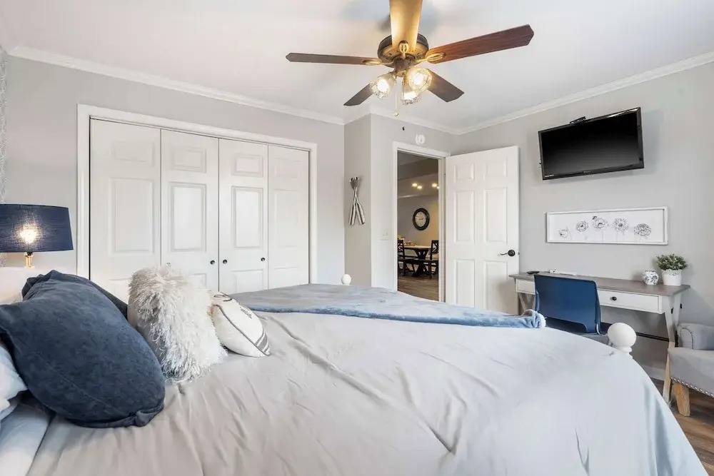 Blue Royale Retreat - Condo for 6