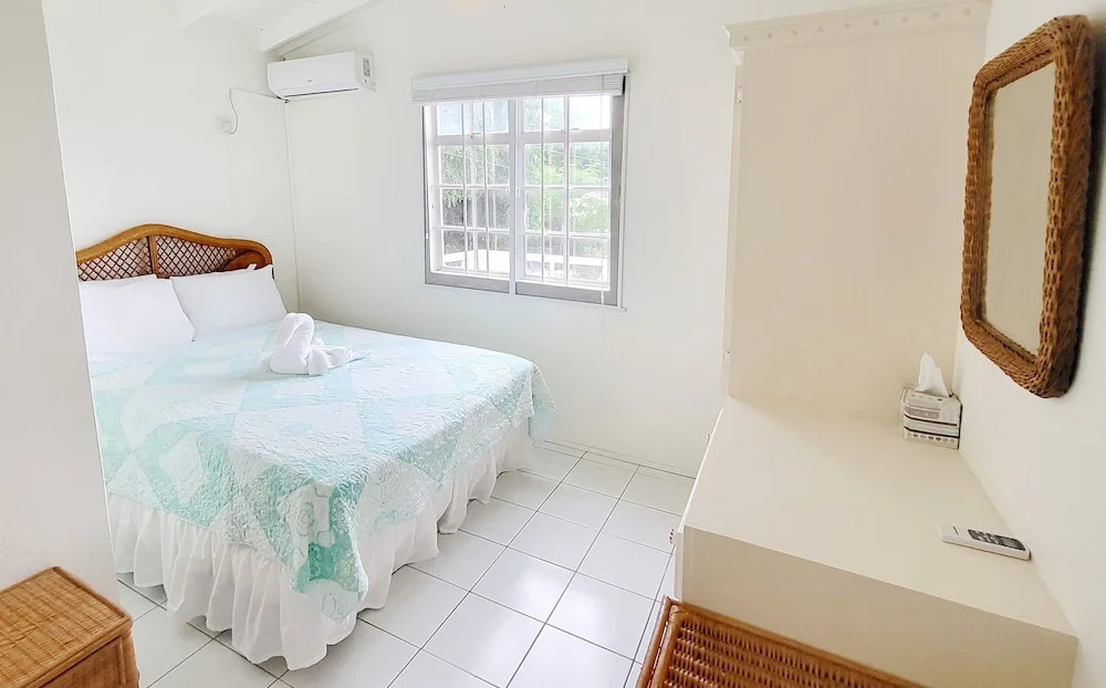 The Date House - Four Bedroom Villa with Private Pool near the beach and Calabash Cove Resort 4 Villa by RedAwning