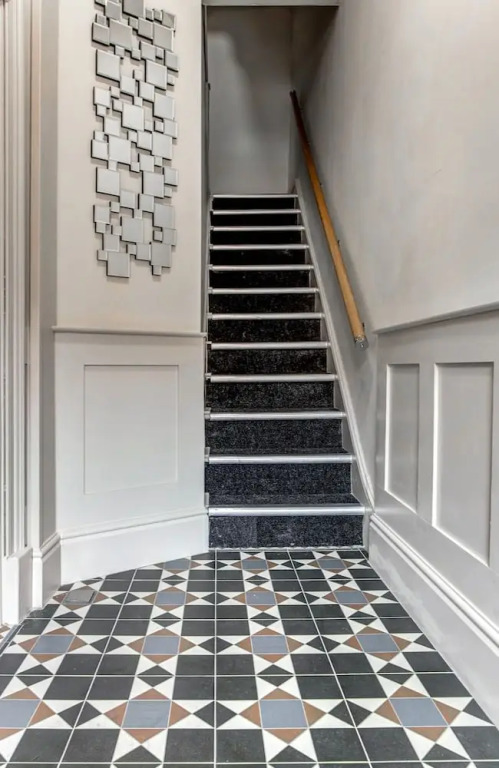 Fantastically Modern, Clean 1 Bedroom Flat for 4