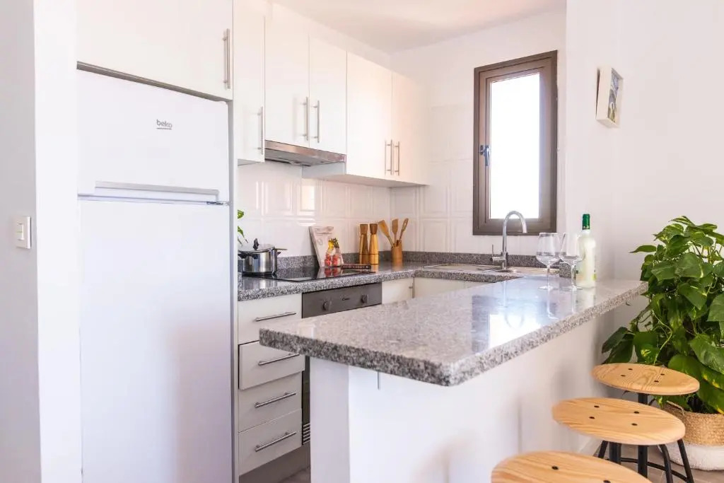 Beach Apt With Sea View And Pool, 50 Steps To The Sea
