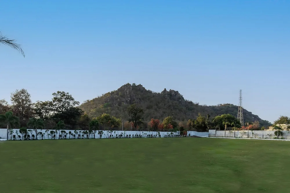 Hotel Bafna Lawn