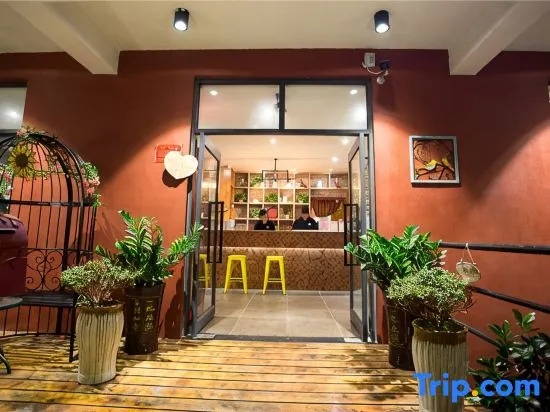 Sanya Xiamohuahua Homestay (Dadonghai Branch)
