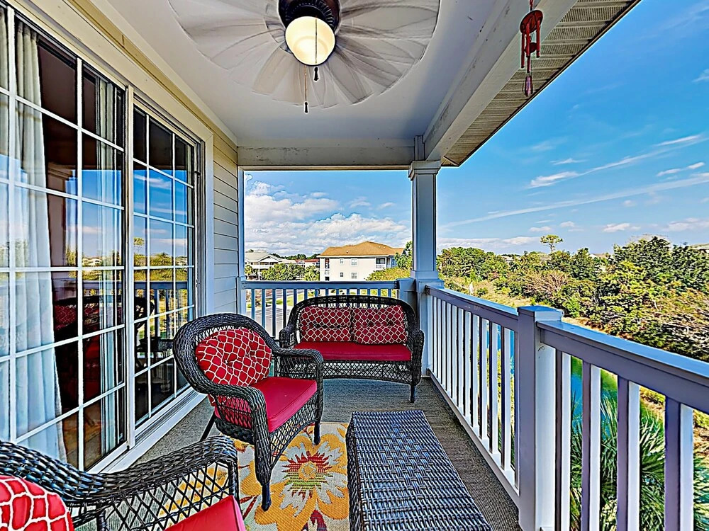 Golfers Delight: Coastal W/ Balcony & Pools 2 Bedroom Condo