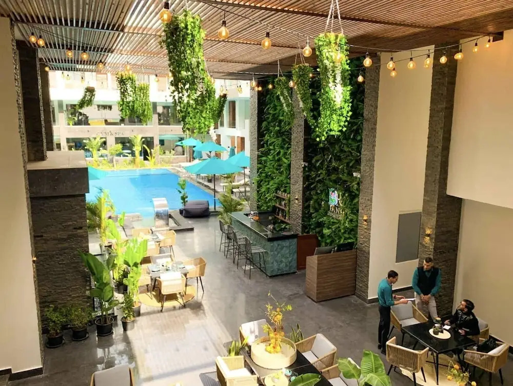 Luxury 95m Penthouse - Boutique Resort & Wifi