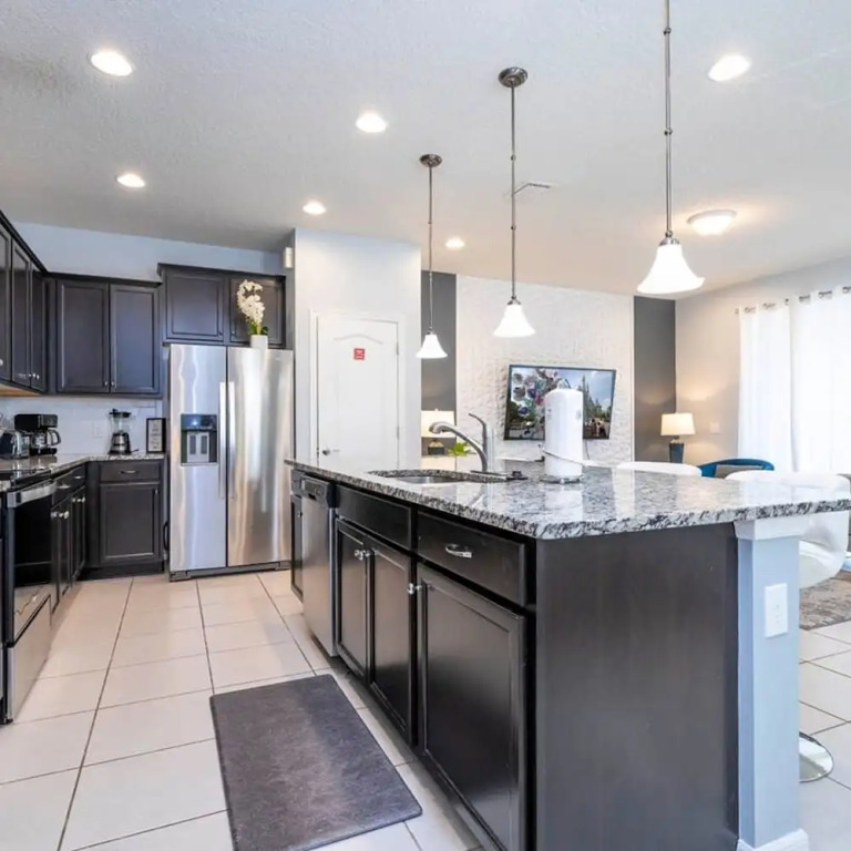 2405 Amazing 5BD Townhome for Your Vacation