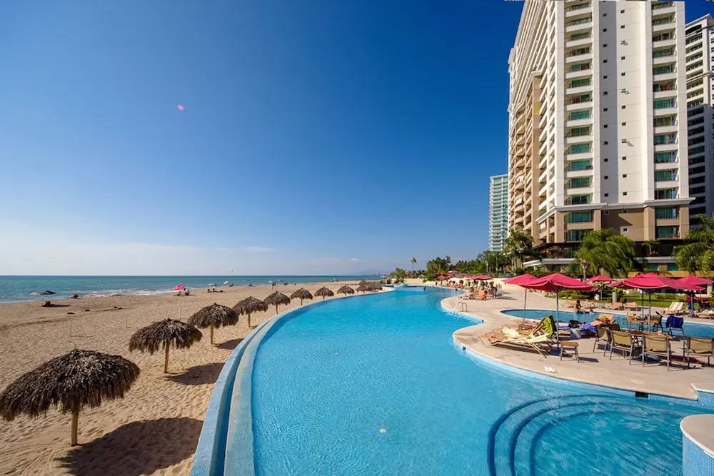 24th Floor Beachfront 1 Bedroom