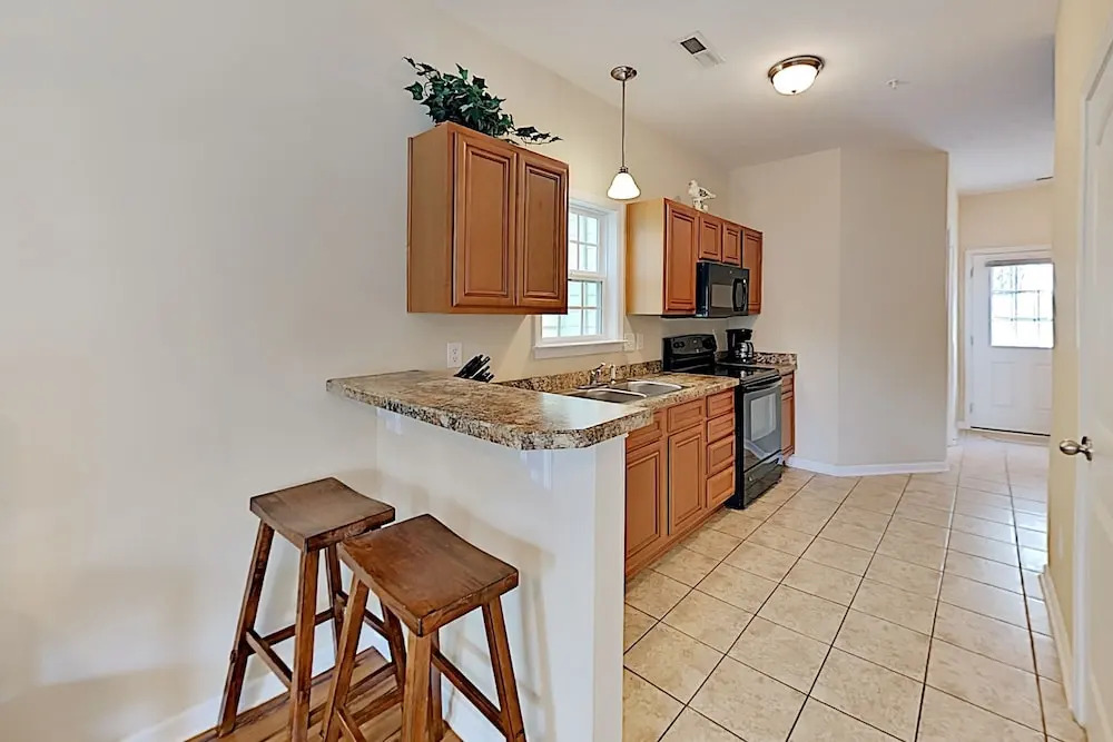Coastal Getaway W/ Pool - Near Beach & Activities 2 Bedroom Home